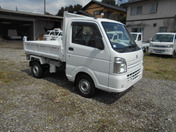 It is a picture of the white suzuki carry in 2018,First Photo Stock No.Y049296