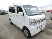 It is a picture of the white suzuki every passenger van in 2022,First Photo Stock No.Y049316