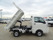 It is a picture of the white daihatsu hijet in 2022,First Photo Stock No.Y049320