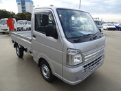 It is a picture of the silver suzuki carry truck in 2022,First Photo Stock No.Y049436