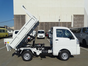 2023 DAIHATSU HIJET Photo Y049490 | MiniTruckDealer.com 