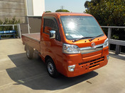 It is a picture of the orange daihatsu hijet truck in 2020,First Photo Stock No.Y049523