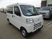 It is a picture of the white daihatsu hijet passenger van in 2022,First Photo Stock No.Y049546