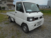 It is a picture of the white nissan clipper truck in 2008,First Photo Stock No.Y049561