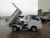 It is a picture of the white daihatsu hijet in 2023,First Photo Stock No.Y049580