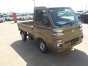It is a picture of the khaki  daihatsu hijet truck in 2022,First Photo Stock No.Y049686