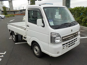 It is a picture of the white suzuki carry  truck in 2017,First Photo Stock No.Y057901