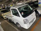 It is a picture of the white suzuki carry truck truck in 2014,First Photo Stock No.Y061342