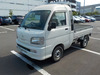 It is a picture of the white daihatsu hijet truck jumbo in 2002,Sub Photo 1 Stock No.Y061870