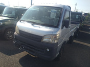 2011 DAIHATSU HIJET TRUCK Photo Y062030 | MiniTruckDealer.com 