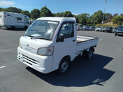 It is a picture of the white daihatsu hijet  truck in 2007,First Photo Stock No.Y062031