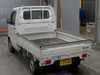 It is a picture of the white suzuki carry truck truck in 2006,Sub Photo 1 Stock No.Y062955
