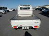 It is a picture of the white suzuki carry truck truck in 2005,Sub Photo 4 Stock No.Y063108