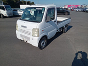 It is a picture of the white suzuki carry truck truck in 2002,First Photo Stock No.Y063131