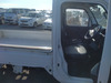 It is a picture of the white suzuki carry truck in 2002,Sub Photo 9 Stock No.Y063624
