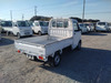 It is a picture of the white suzuki carry truck in 2002,Sub Photo 4 Stock No.Y063624