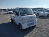 It is a picture of the white suzuki carry truck in 2002,Sub Photo 1 Stock No.Y063624