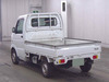 It is a picture of the white suzuki carry truck truck in 2004,Sub Photo 1 Stock No.Y063670