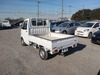 It is a picture of the white suzuki carry  truck in 2004,Sub Photo 3 Stock No.Y063670