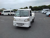 It is a picture of the white daihatsu hijet truck truck in 2014,First Photo Stock No.Y067060